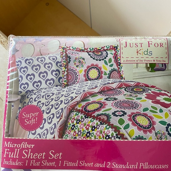 Sheets - Picture 2 of 3